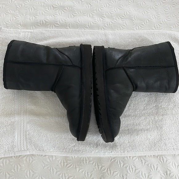 Authentic UGG super clean Woman Black UGG boots size 9 - Picture 4 of 7